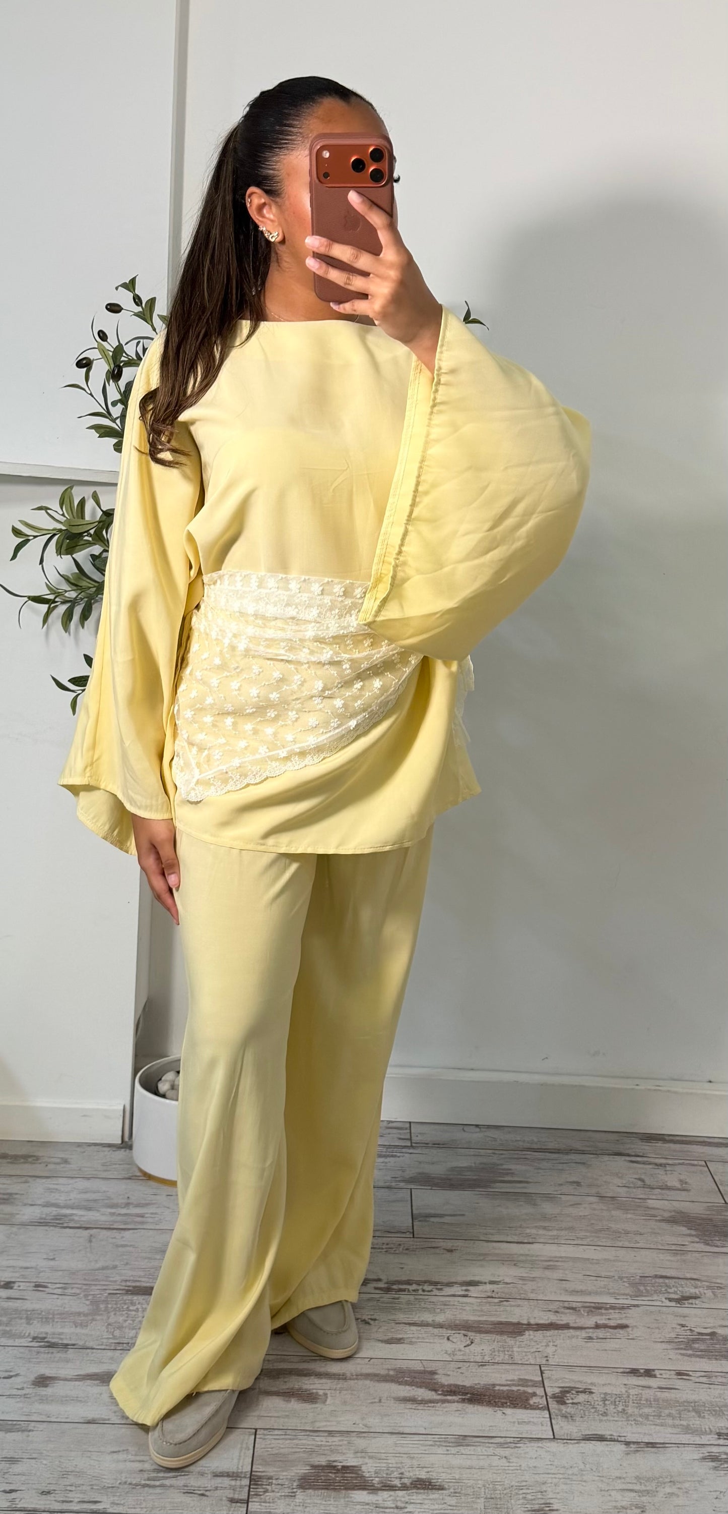 Ensemble fluide jaune