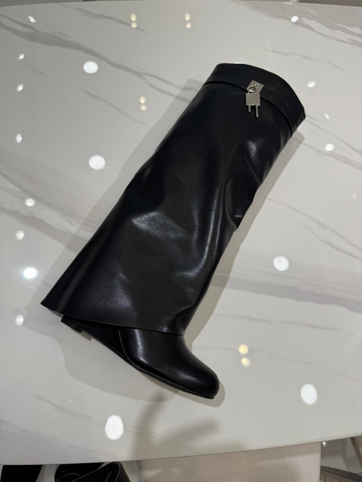 Botte gygy noire compensées