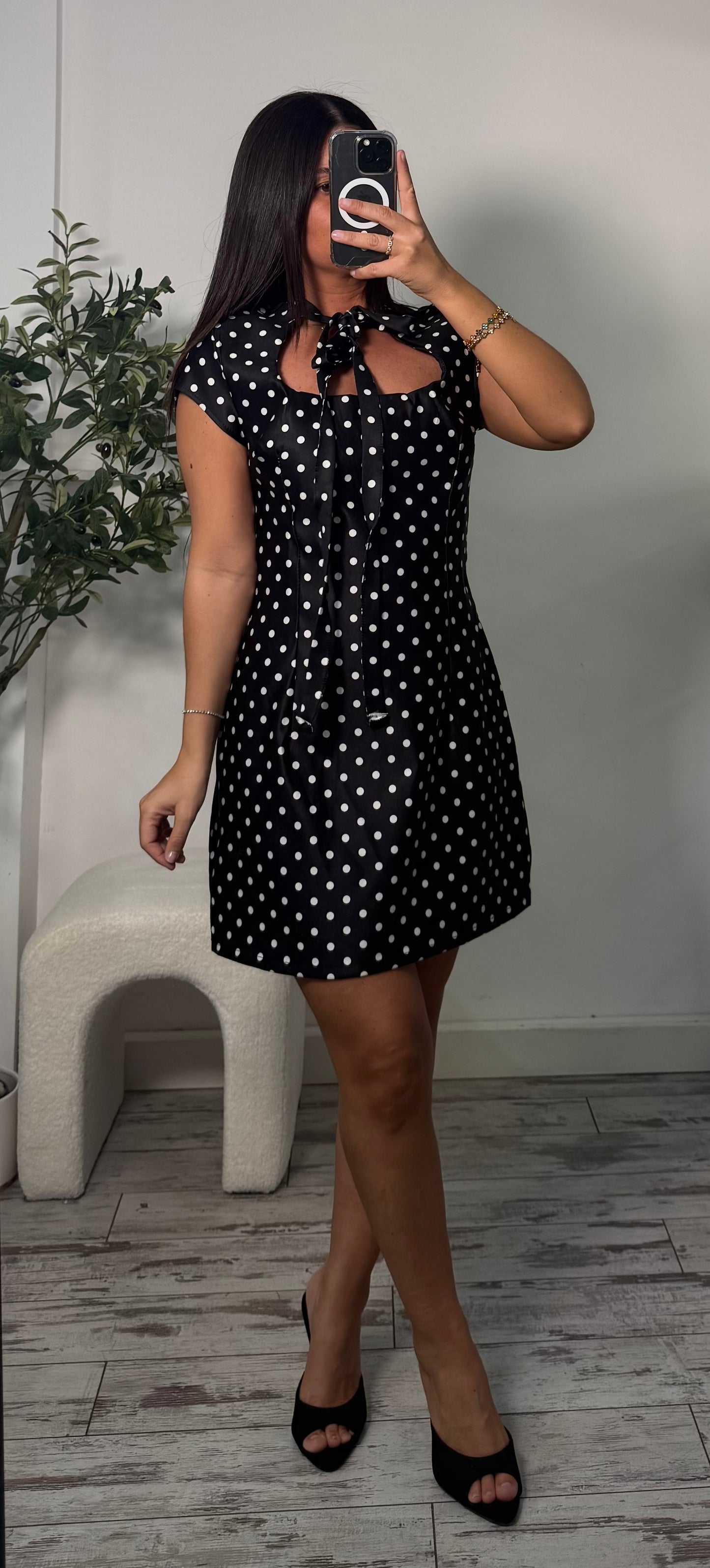Robe noir à petit poids