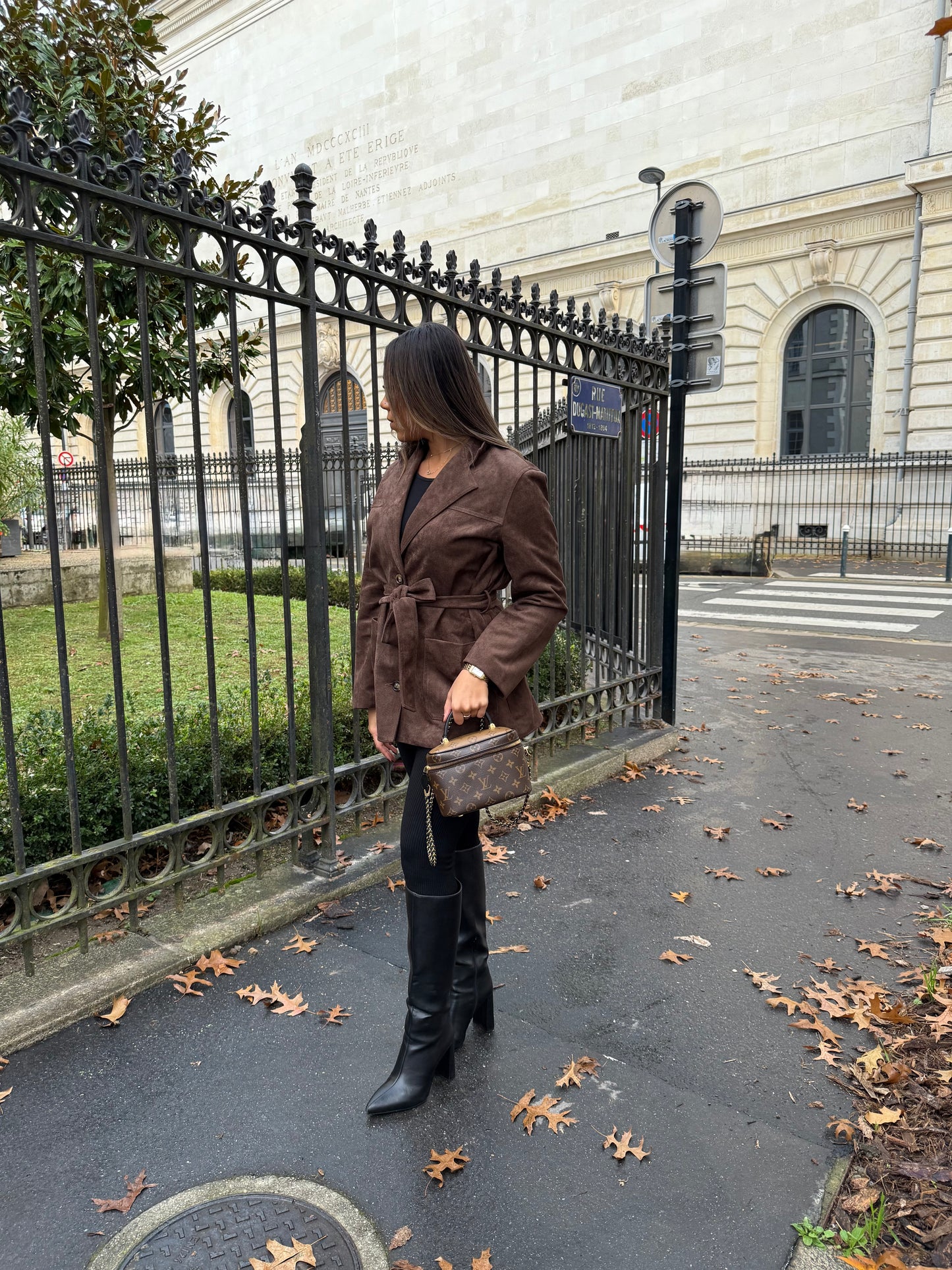 Veste daim chocolat cintrée